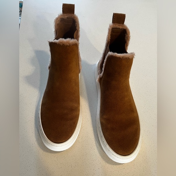 ❌SOLD  UGG ALAMEDA CHELSEA SHOE - Picture 2 of 10